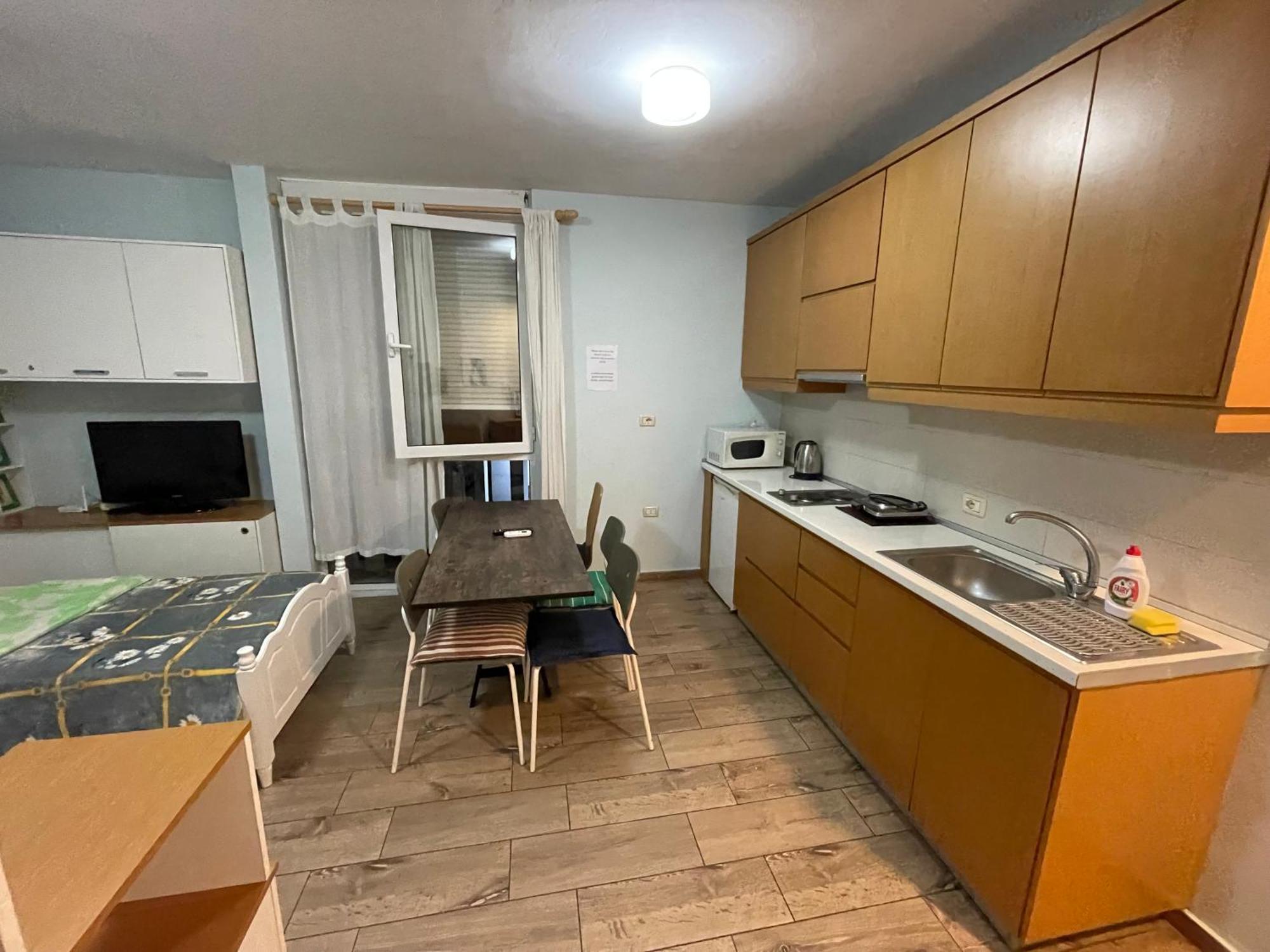 Enjoy Travel Cute Studio Apartment Тирана Экстерьер фото